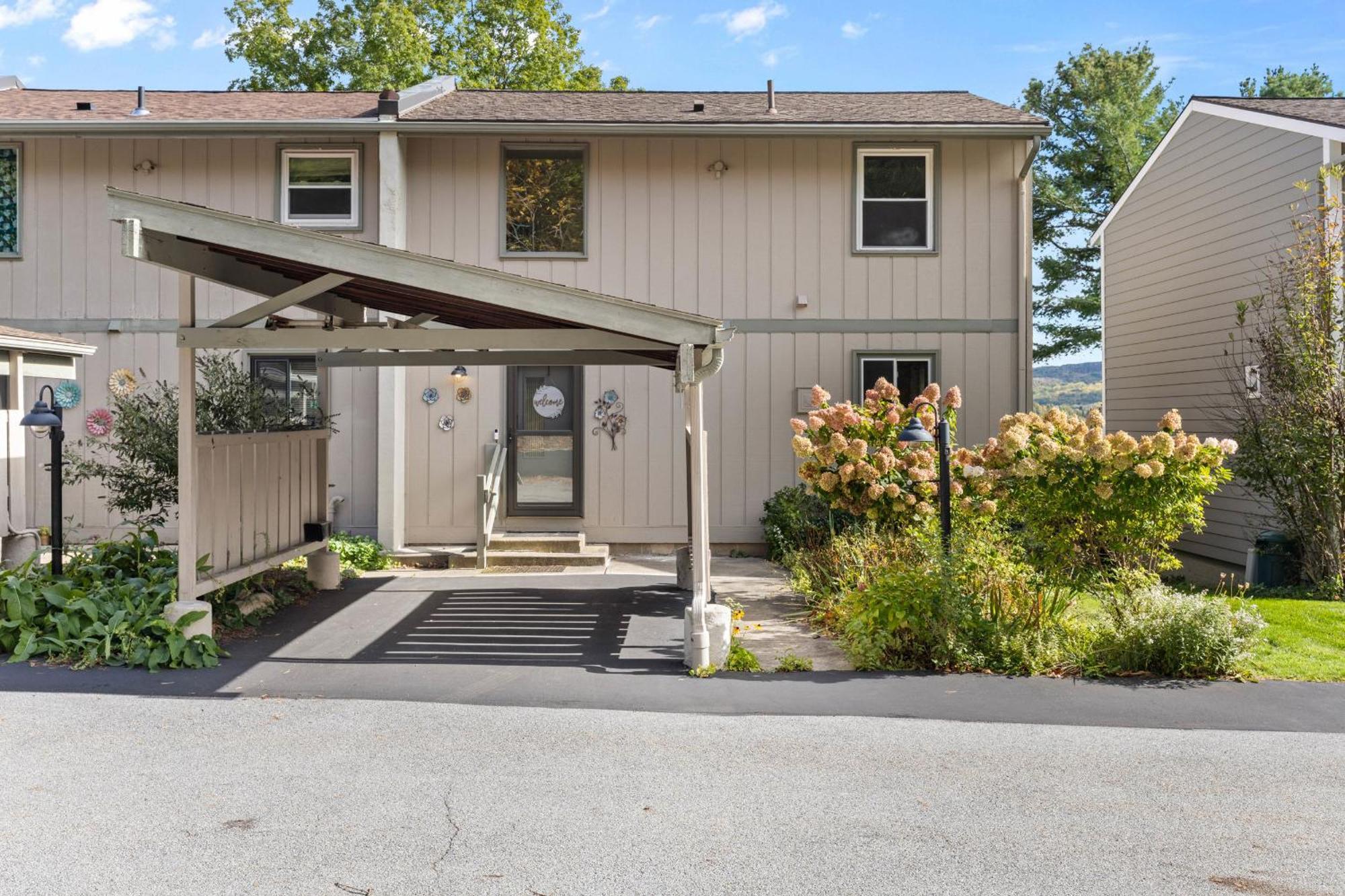 Canandaigua Lake Retreat With View And Private Beach Access, Foliage, Hike, And Ski Exterior photo